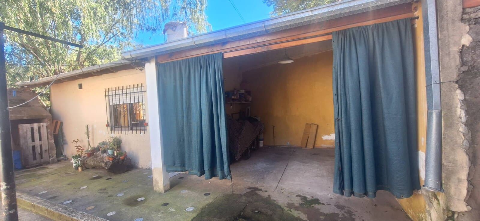 CASA INTERNA DE 1 DORMITORIO CON COCHERA - 1