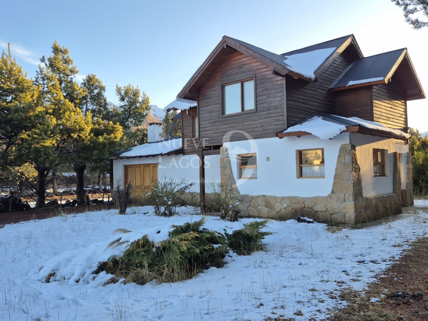 Venta casa de cuatro ambientes con vista al lago en Meliquina - 1