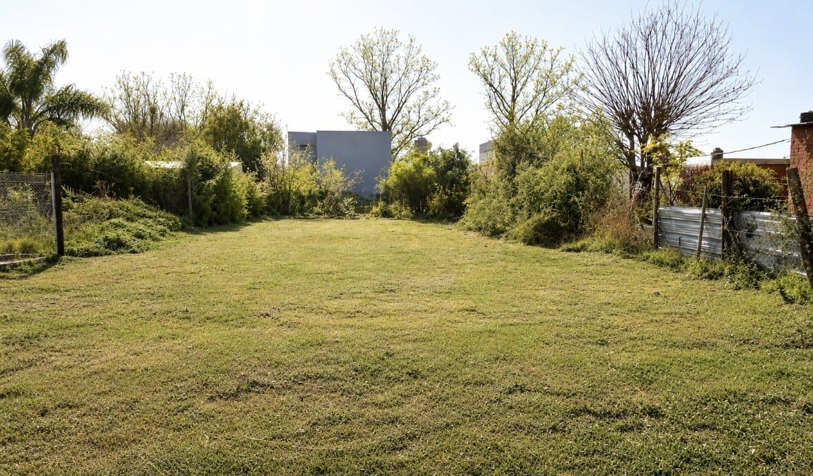 LOTE EN VENTA - BARRIO LA POSTA ROLDAN - 1