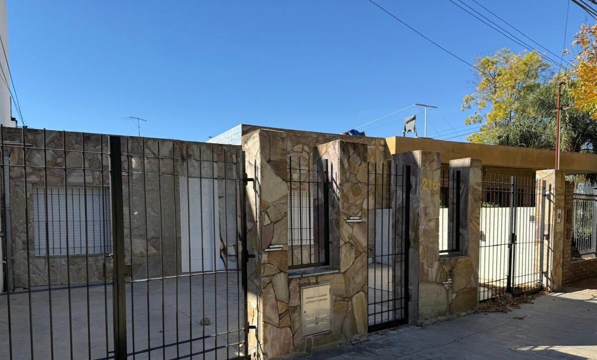 Casa en Venta 2 Dorm. Capitán Bermúdez - 1