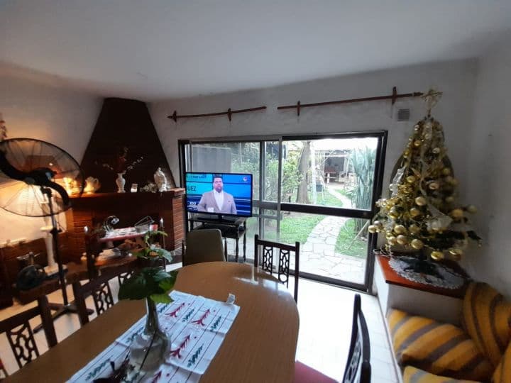 TRIPLEX TIPO CASA -- APTO CREDITO-MUY AMPLIO-EXCELENTE CALIDAD CONSTRUCTIVA - 2