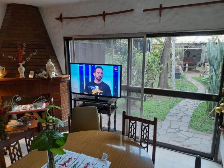 TRIPLEX TIPO CASA -- APTO CREDITO-MUY AMPLIO-EXCELENTE CALIDAD CONSTRUCTIVA - 1