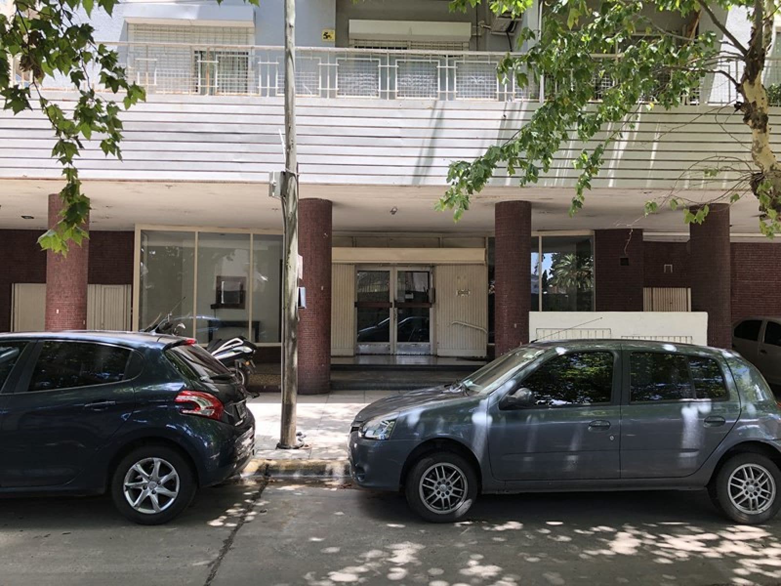 ALQUILER DEPARTAMENTO 4 AMB. EN EDIFICIO CON SEGURIDAD 24HS. - 1