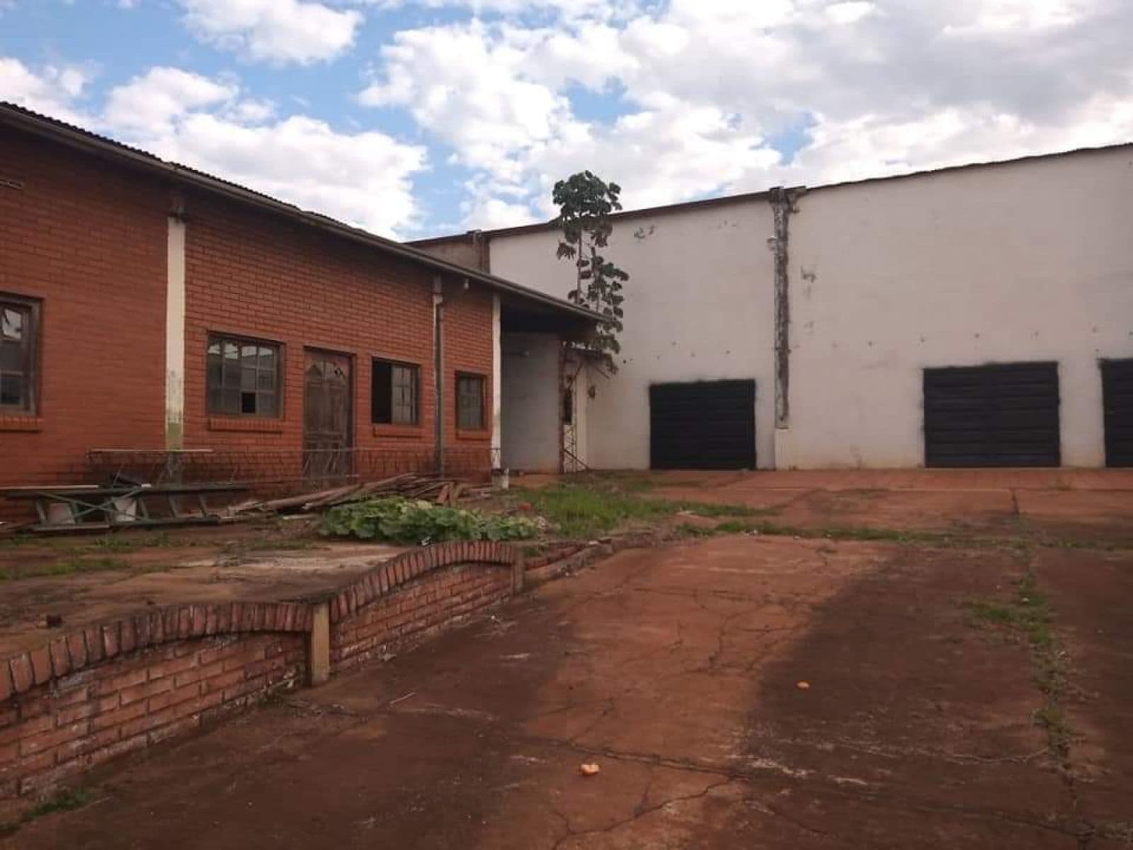 Vendo o permuto Galpon Sobre Ruta 12 en Venta frente Gonzalez automovilez alquiler con opcion a compra - 1