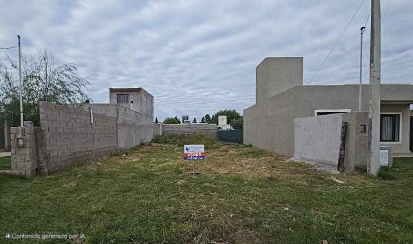 LOTE EN VENTA - 300 METROS CUADRADOS - CALLE ANGELA MARTINEZ 1388 - 1