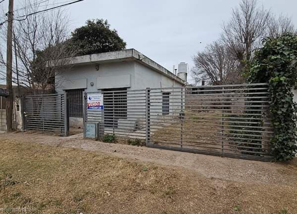 CASA EN VENTA - PARA REFACCION - RIO TERCERO 761 - 1