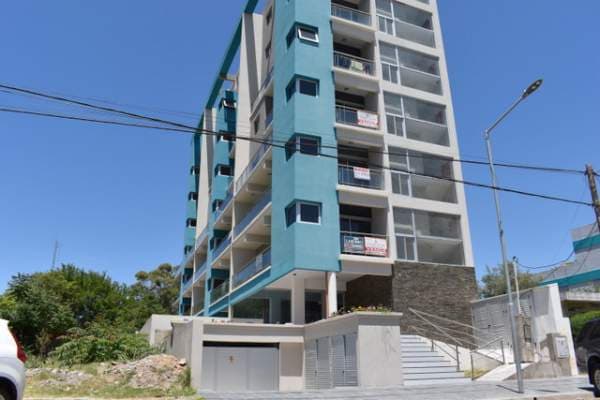 DEPARTAMENTO A ESTRENAR CON COCHERA - 1