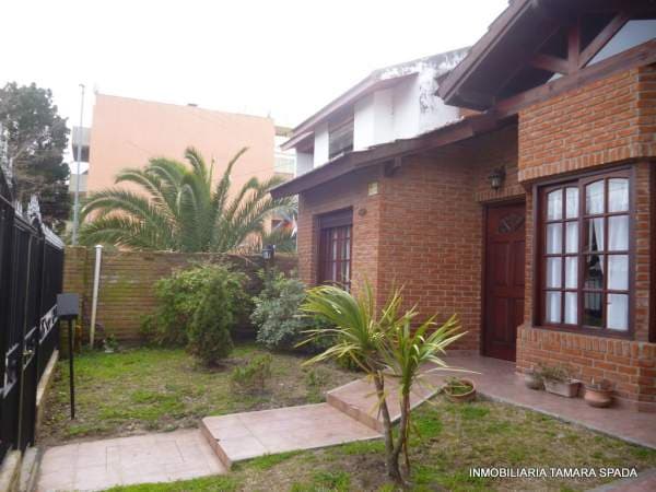 CASA SOBRE AVENIDA - 1