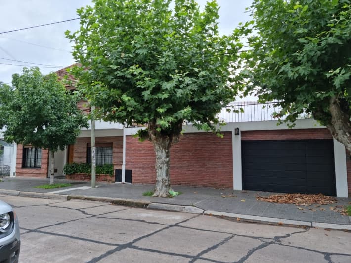 Chalet en Venta Haedo / Moron (A004 4408) - 1