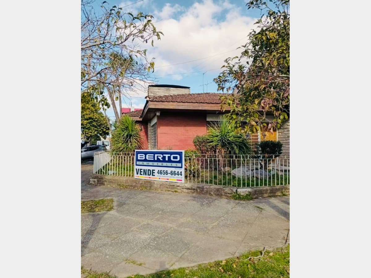 Chalet en Venta Haedo / Moron (A004 4638) - 1