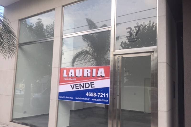 Local a la calle en Venta Haedo / Moron (A025 2833) - 1