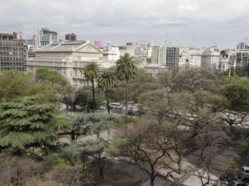 Oficina en venta en Tribunales – Piso alto con vista a Plaza Lavalle, 5 despachos salas de reunión - 1