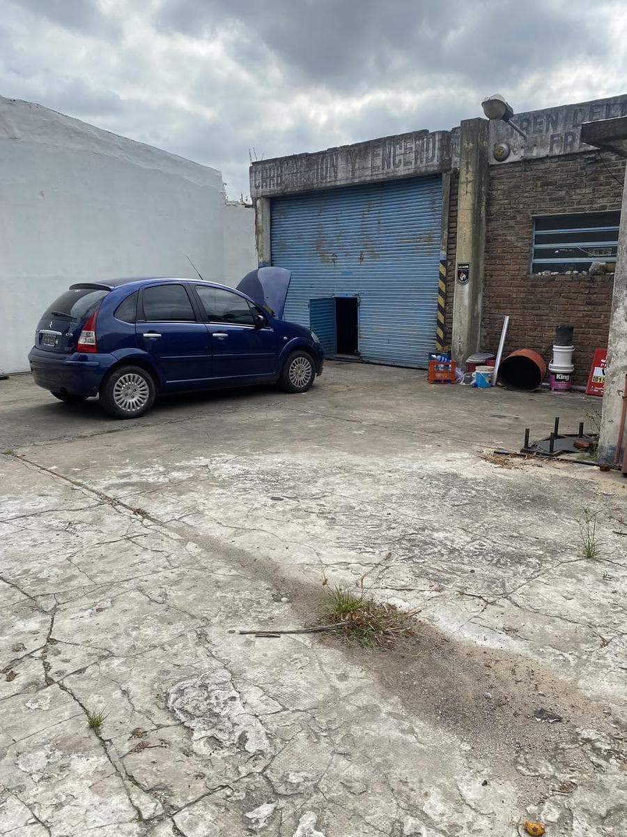 Galpón - Luis Guillon - 1