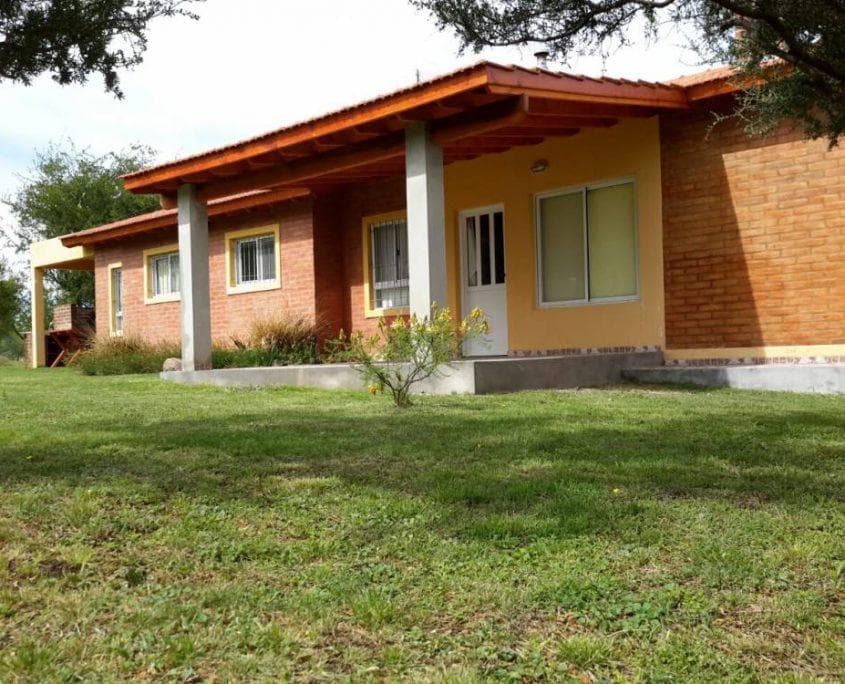 Edificio Comercial - Carpinteria - 1