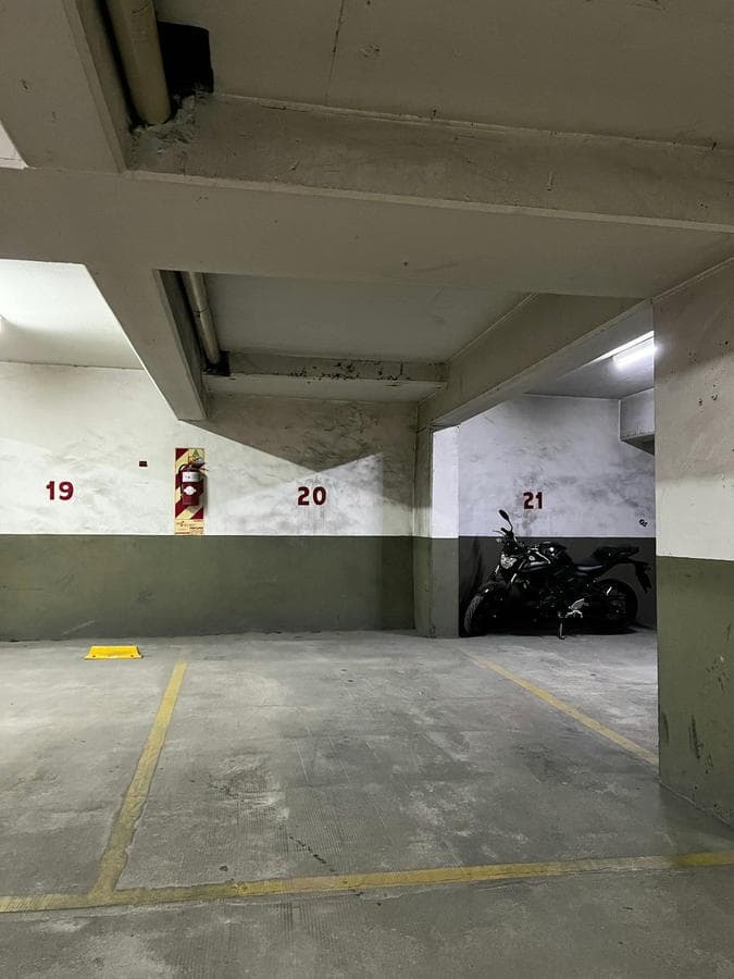 San Isidro centro - Amplia Cochera Cubierta en 1° Subsuelo! - 1