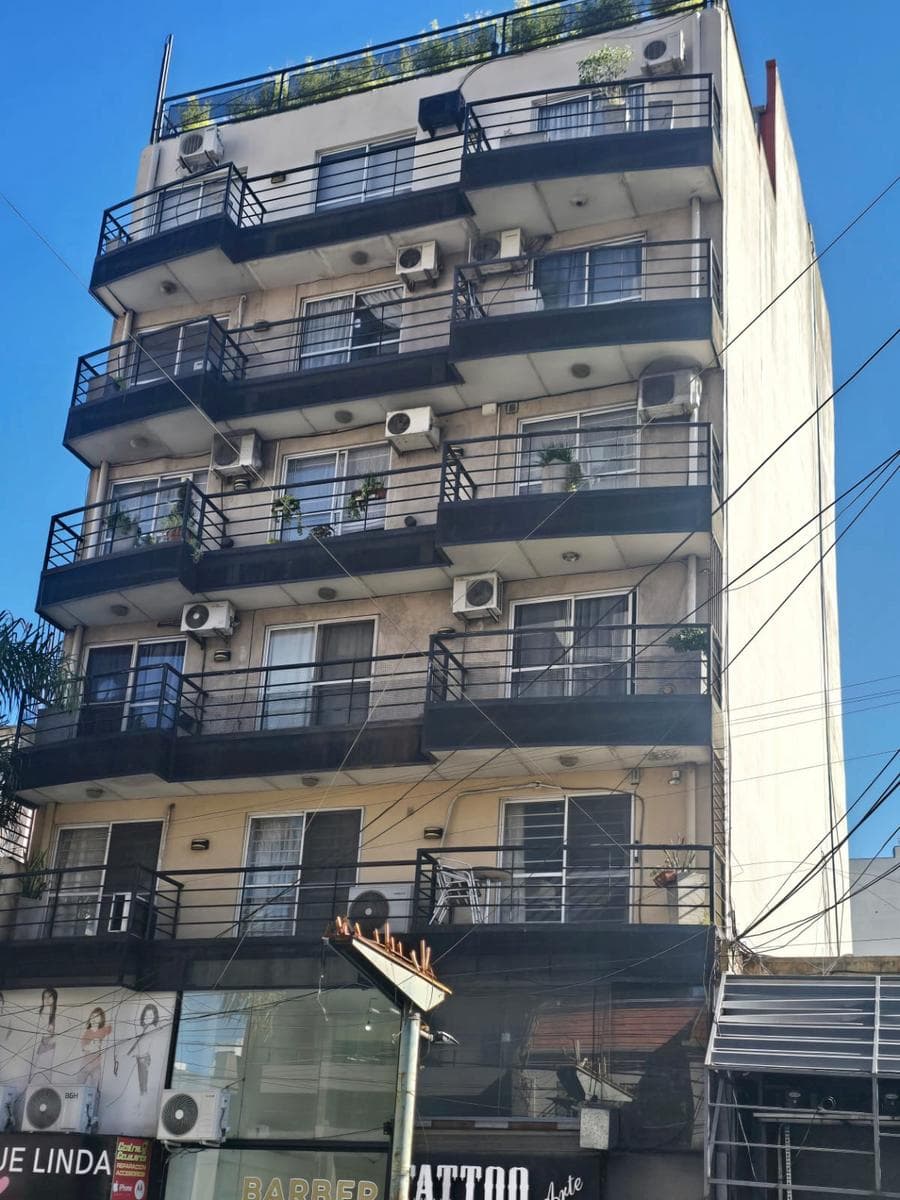 OFICINA EN PLENO CENTRO DE LOMAS 3 C/EST CON BALCON - 1