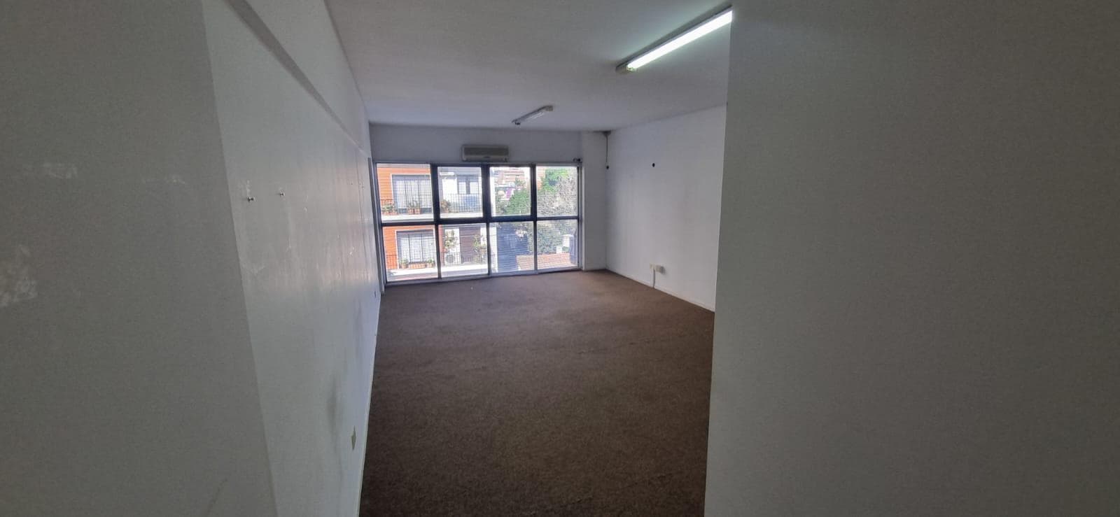 Venta de Excelente Oficina en Martinez - 1