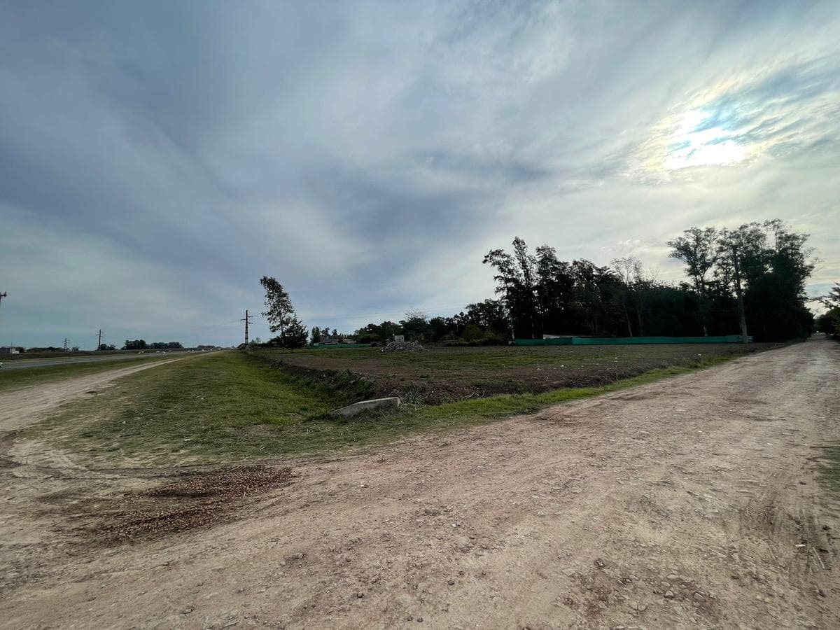 Fraccion Comercial 4.235 m² con Frente Au. Lujan - Bragado - Lujan - 2