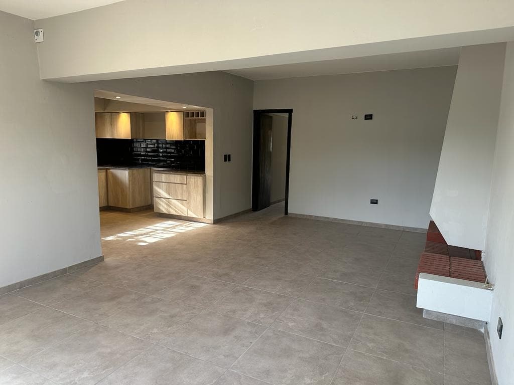 Casa de 3 Dormitorios - Argüello - 1