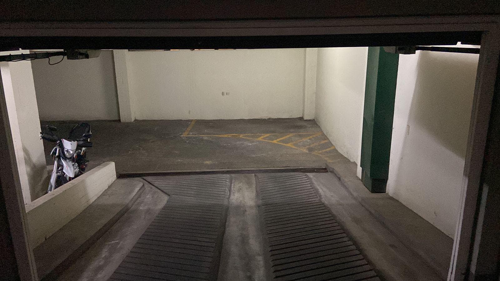 Cochera en centro de Martínez en subsuelo sobre Albarellos - 1