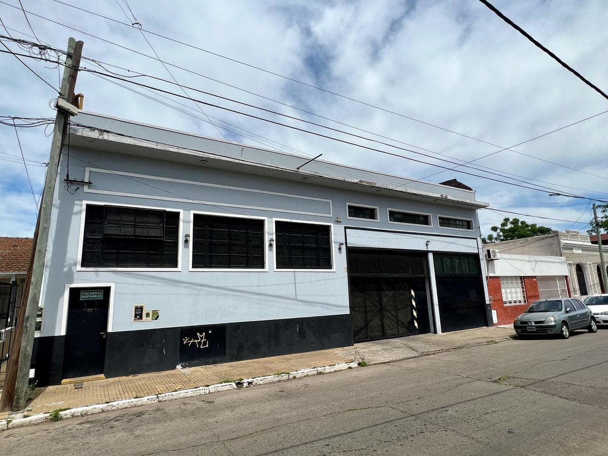 IMPECABLE depósito - Actualmente 46 Cocheras al 100% - OPORTUNIDAD!!! - 1