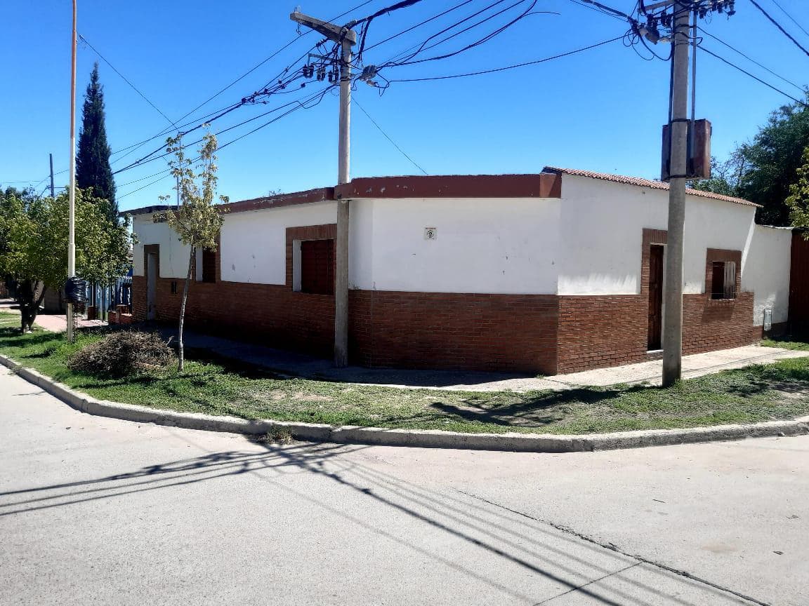 Excelente CASA Y PUNTO COMERCIAL!! En Venta en Villa Dolores, Traslasierra!! - 1