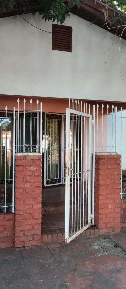 Casa en venta ubicada sobre calle Laprida 58, Montecarlo - Misiones - 1