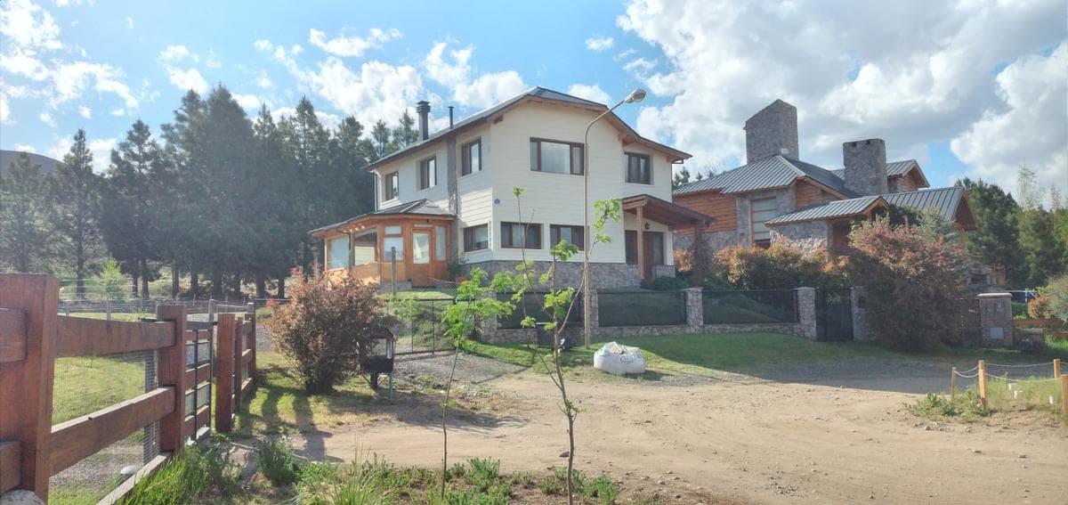 Casa 3 Dormitorios - B° El Hípico - Junin de los Andes - 1