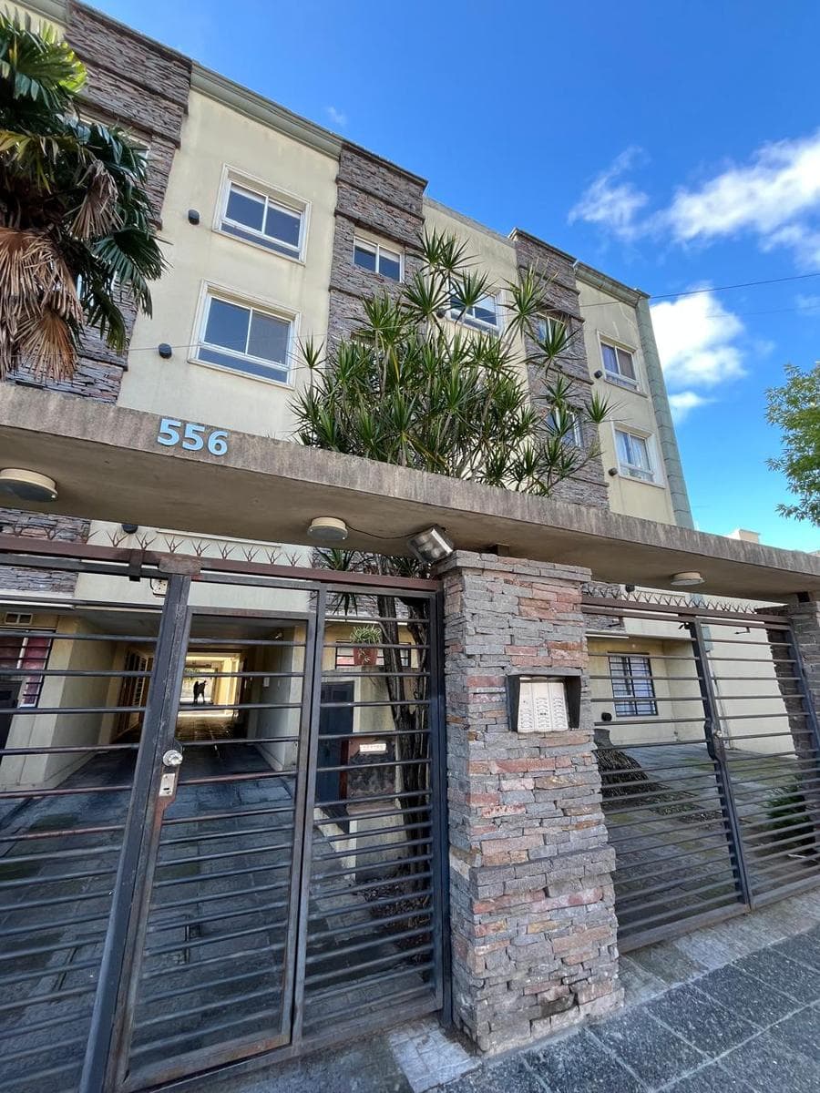 Muy buen departamento de 2 ambientes. Banfield E. - 1