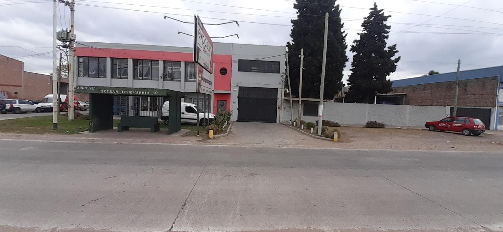 Galpón - Luis Guillon - 1