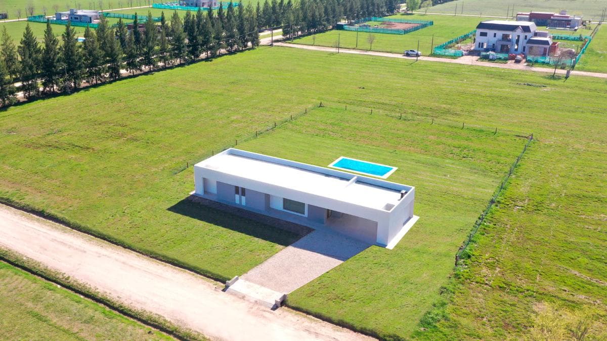 Casa en venta estrenar 3 dormitorios en Campos de Roca II Ruta 2 La Plata - 1