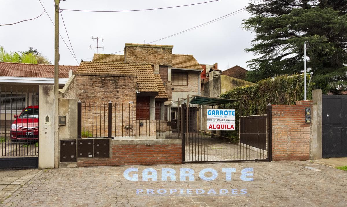 DEPARTAMENTO CON FONDO LIBRE - Adrogue - 1