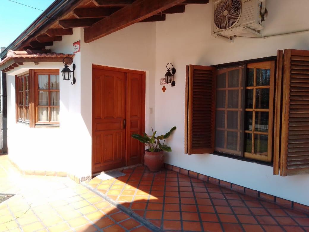 HERMOSA CASA - EXC. ESTADO - CERCANIA AL CENTRO - 400m2 - 1
