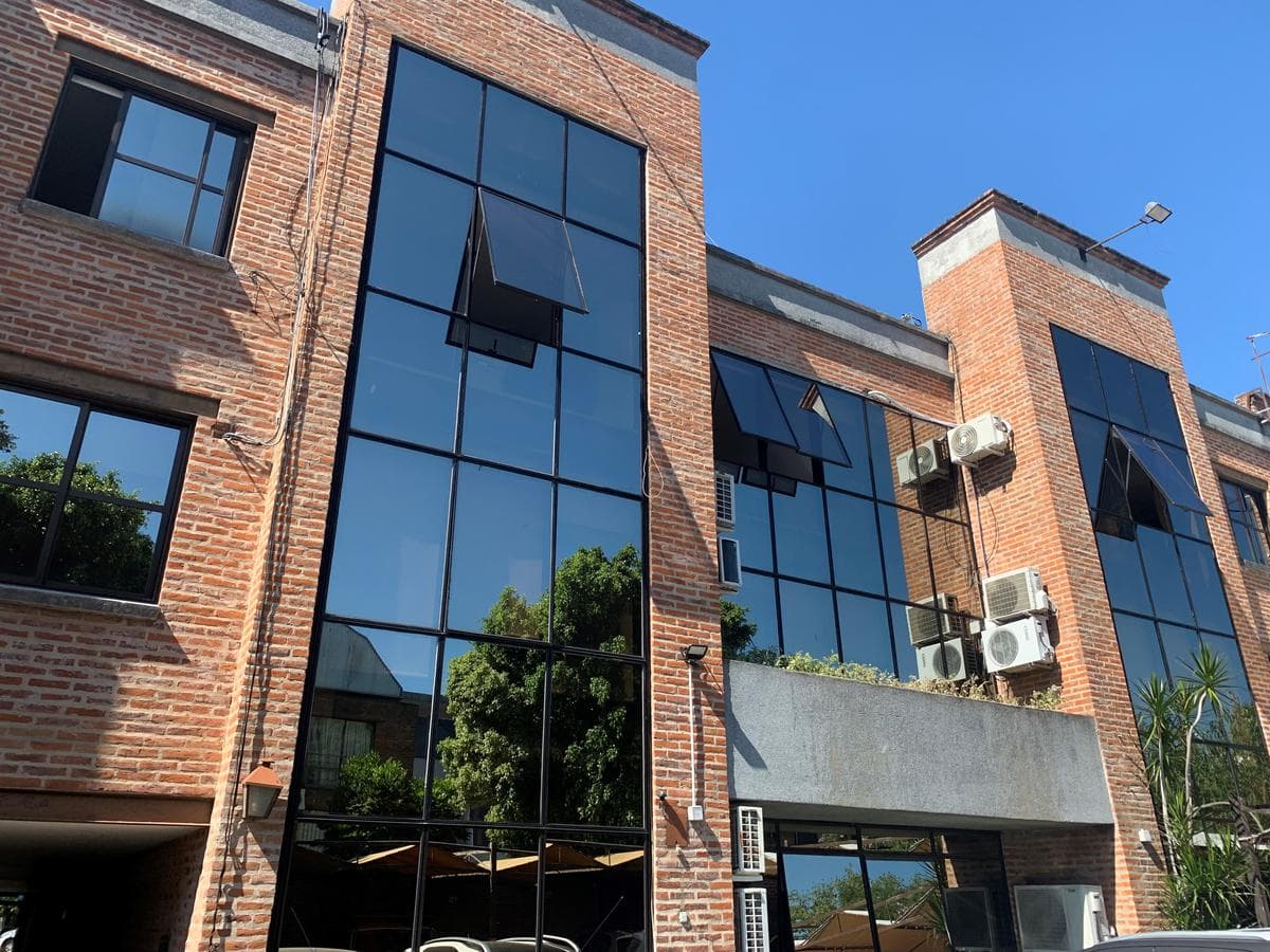 Alquiler de oficina de 200 m2 en San Isidro - 1