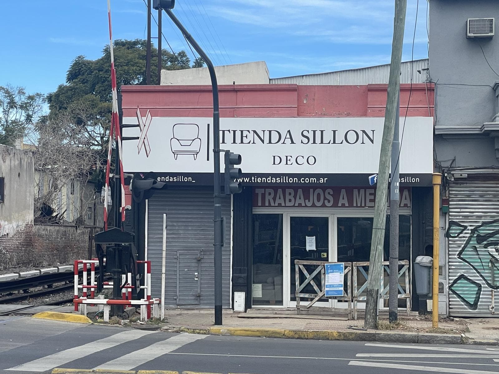 Local en Paternal con entrepiso y depósito - 1