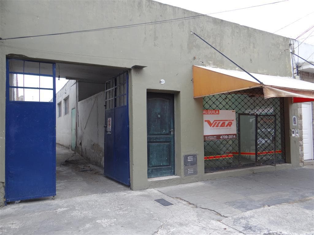 Local con playa de estacionamiento - Villa Martelli - 1