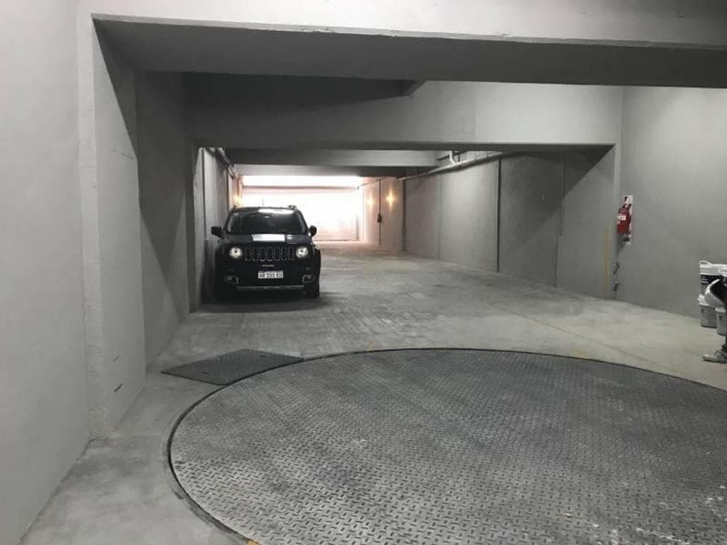 COCHERA CUBIERTA FIJA a metros del centro!!! - San Cristóbal - 1