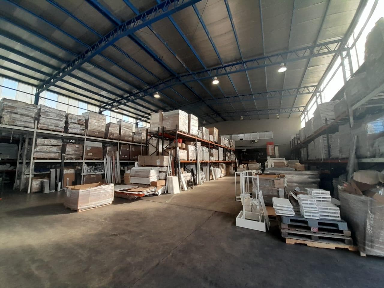 Excelente Depósito con oficinas 1.275 m2 - Area de Promoción El Triángulo - 1