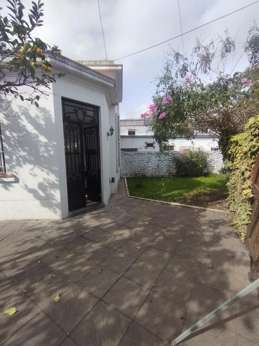 PH sobre Av. Espora - 1