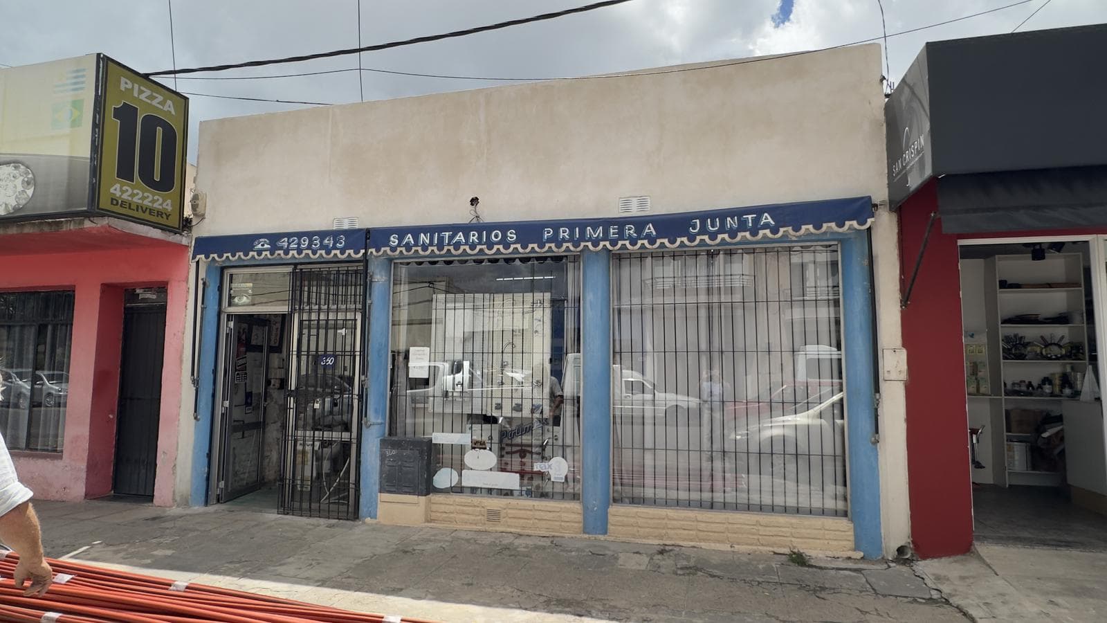 Local sobre importante Avenida. - 1