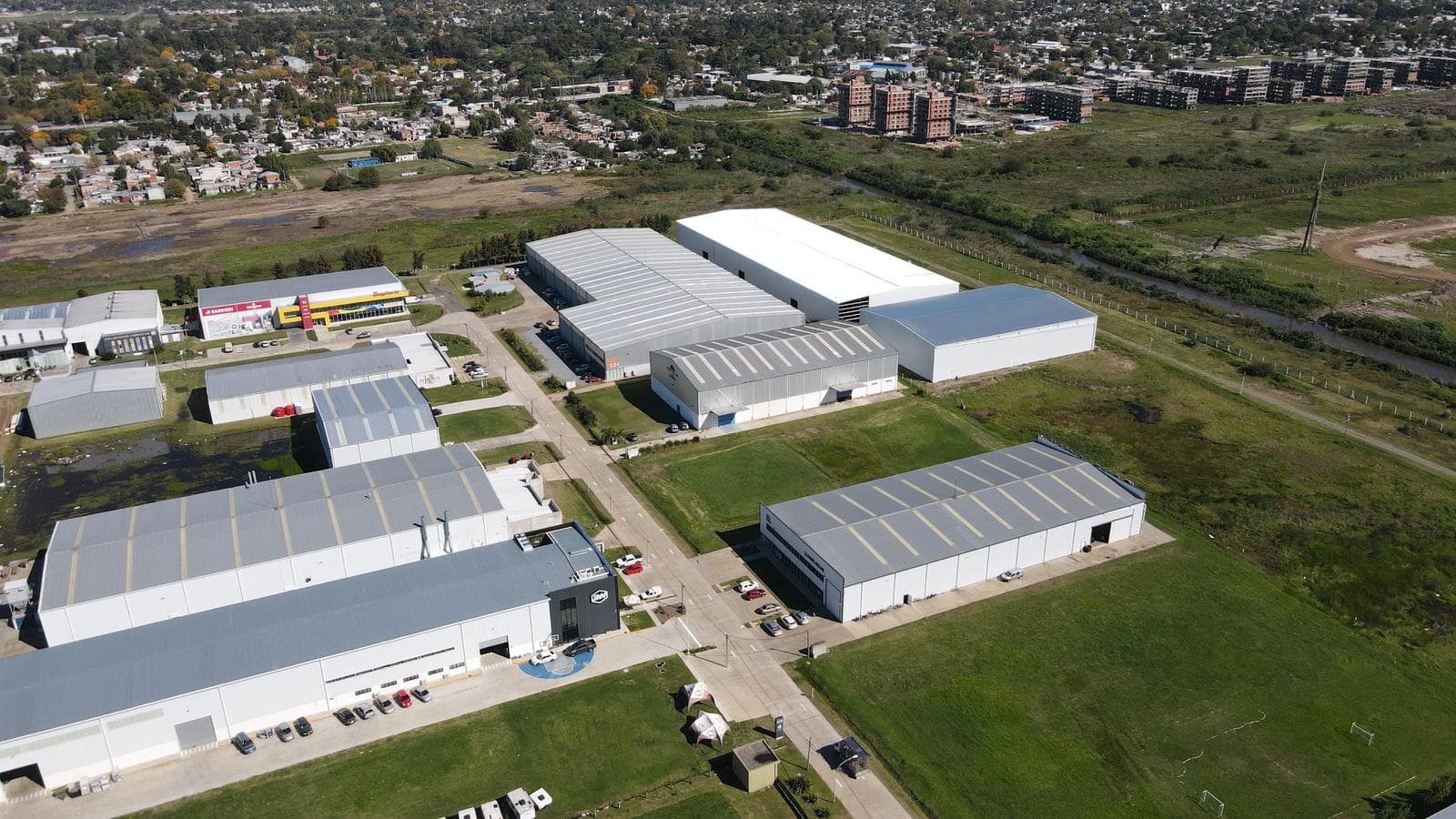 GALPON EN ALQUILER A ESTRENAR 2320 M2 - POLO MADERERO HUDSON - 1