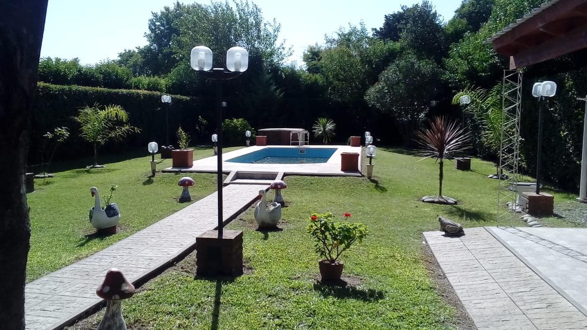 Casa - Oliveros - Terreno - Jardin - Pileta - Quincho - 1