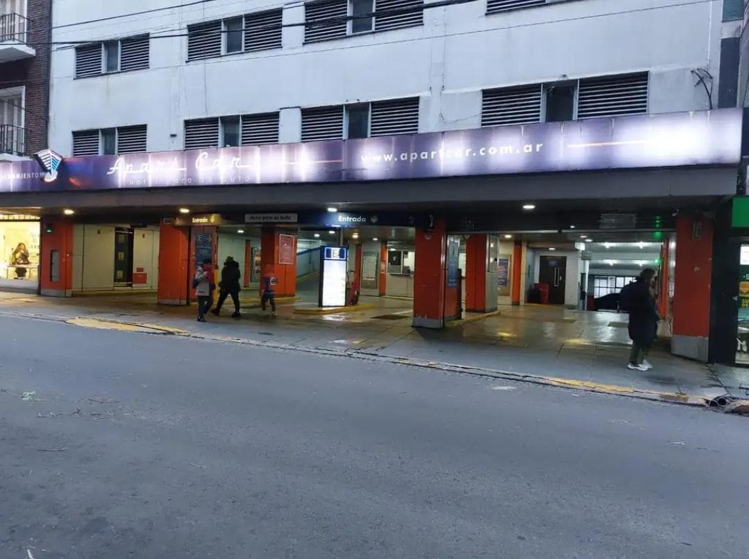 Cocheras en Barrio Norte, excelente oportunidad - 1