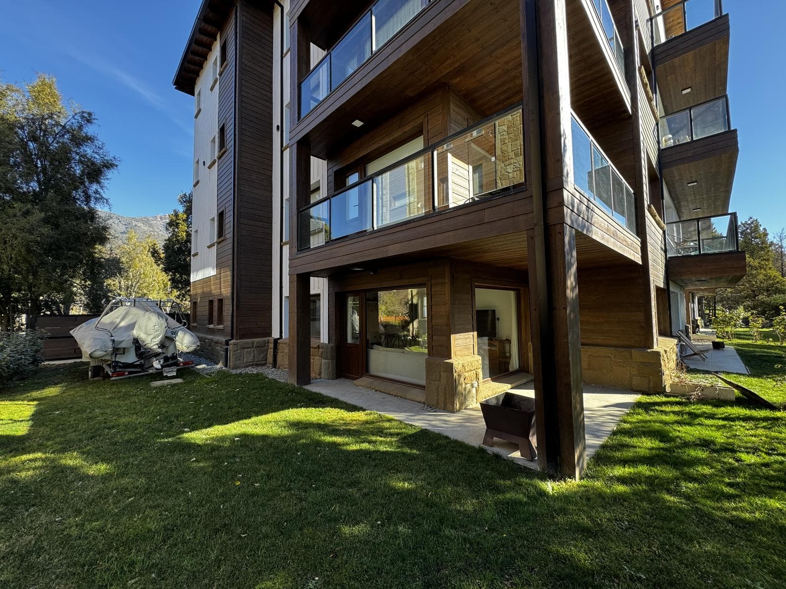 Departamento 3 ambientes con jardín, en venta. Barrancas de Melipal, Bariloche - 1