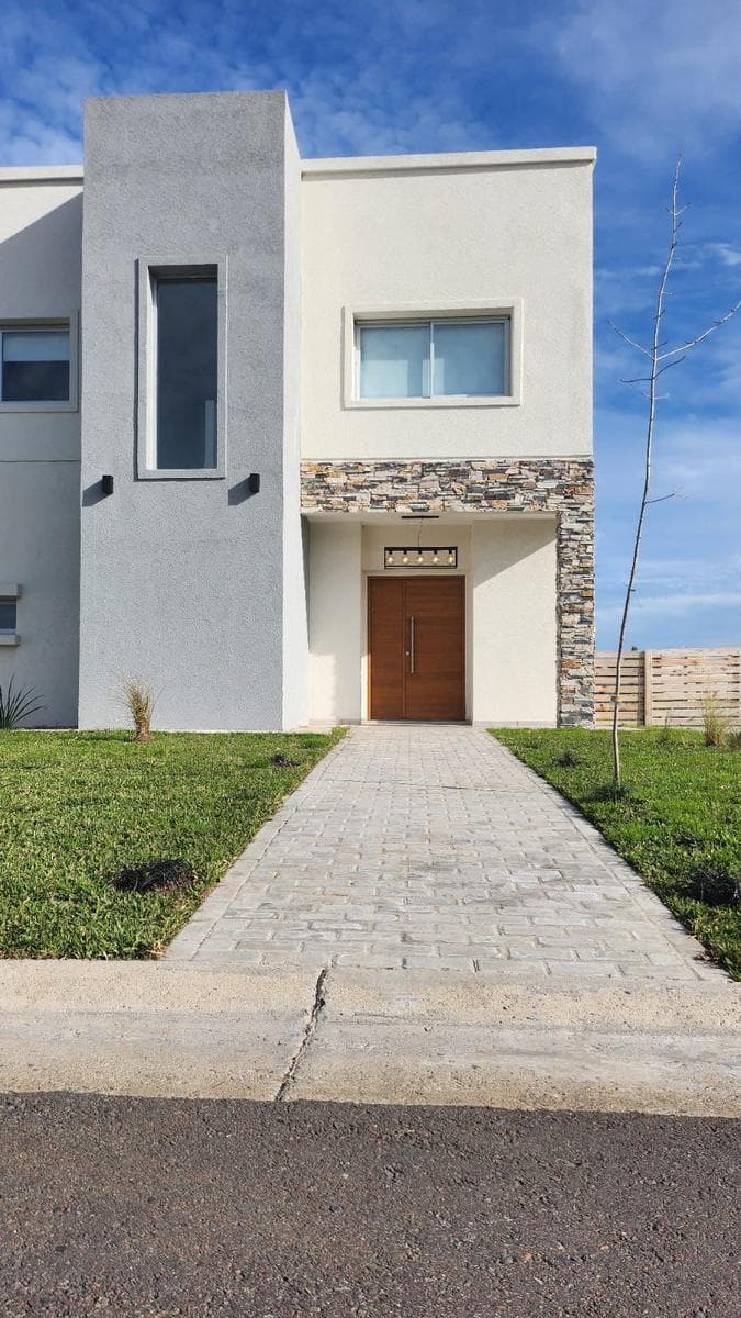 Casa en venta Barrio Santa Lucia - Pilar del este. - 1