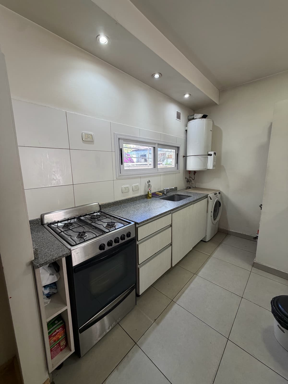 3 AMBIENTES , VENTA , CON BALCON AL FRENTE , PARQUE CHAS - 1