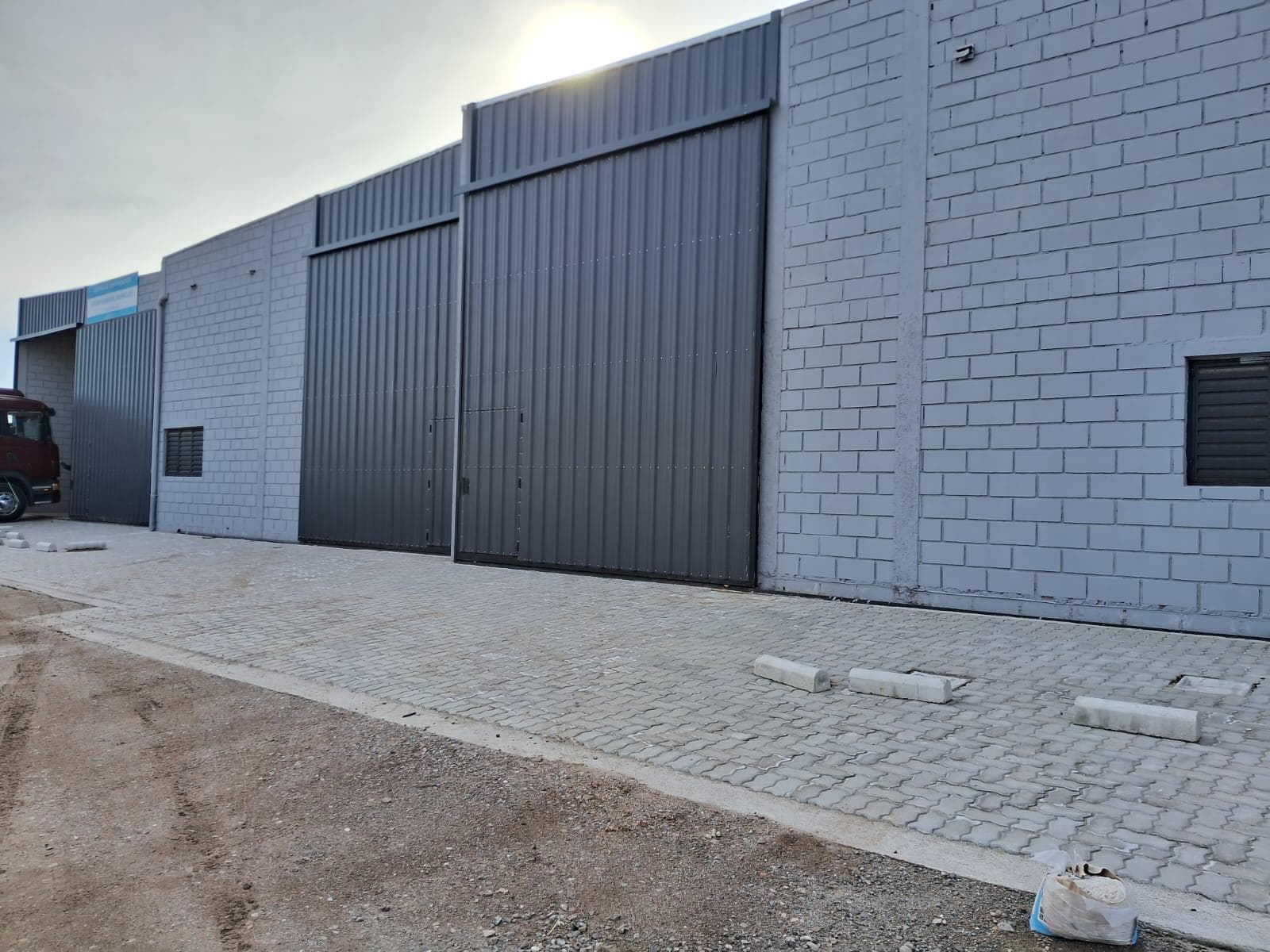 Venta Galpon Zona Industrial colindante a Polo 52 - 1