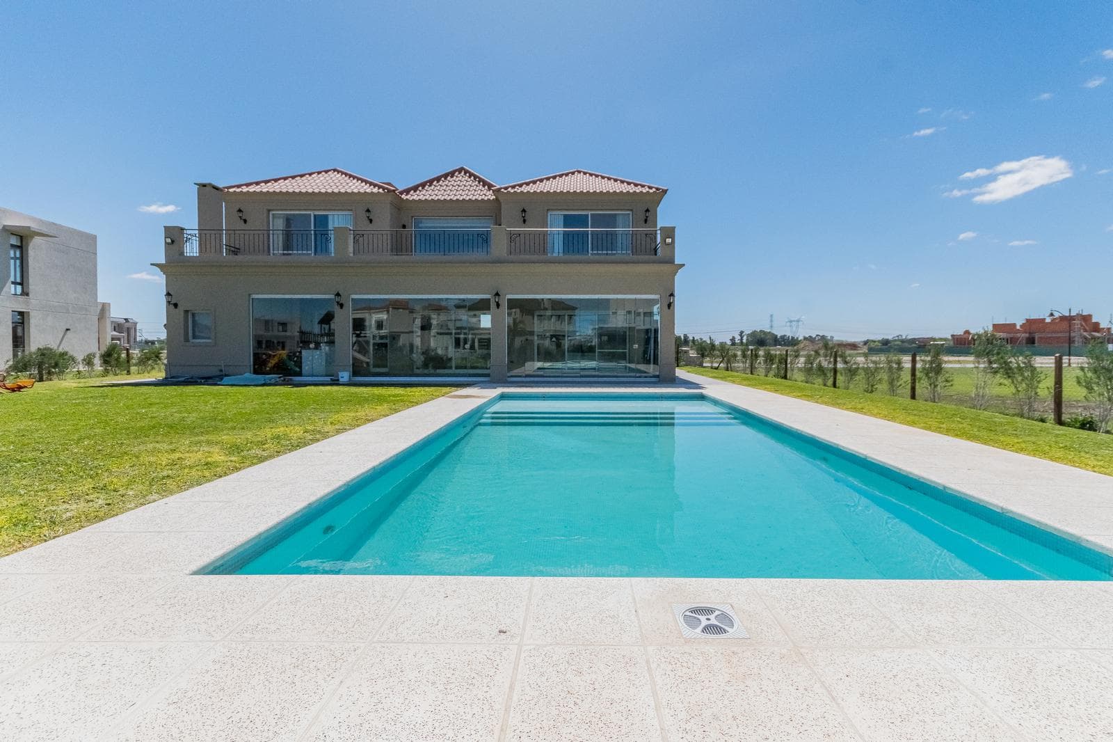 Elegante recinto en La Providencia Country & Club - 1