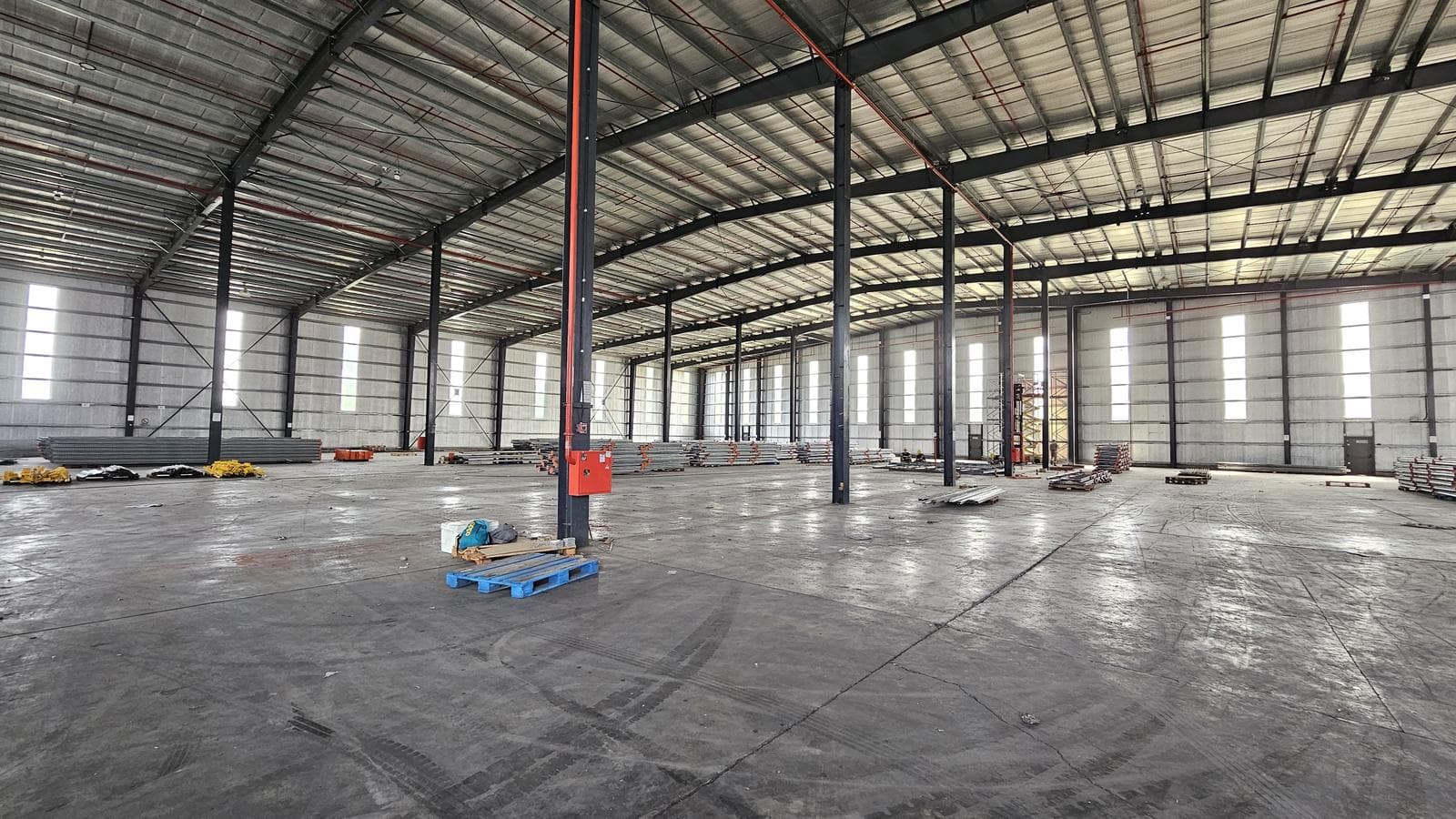 Alquiler excelente galpón AAA en parque industrial en Panamericana y 197 con Sprinklers - 1