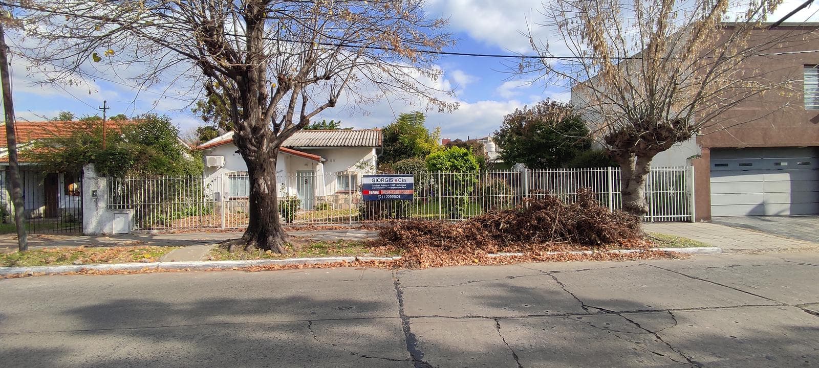 Terreno en venta en Temperley con 20 Mts de frente con casa a reciclar - 1